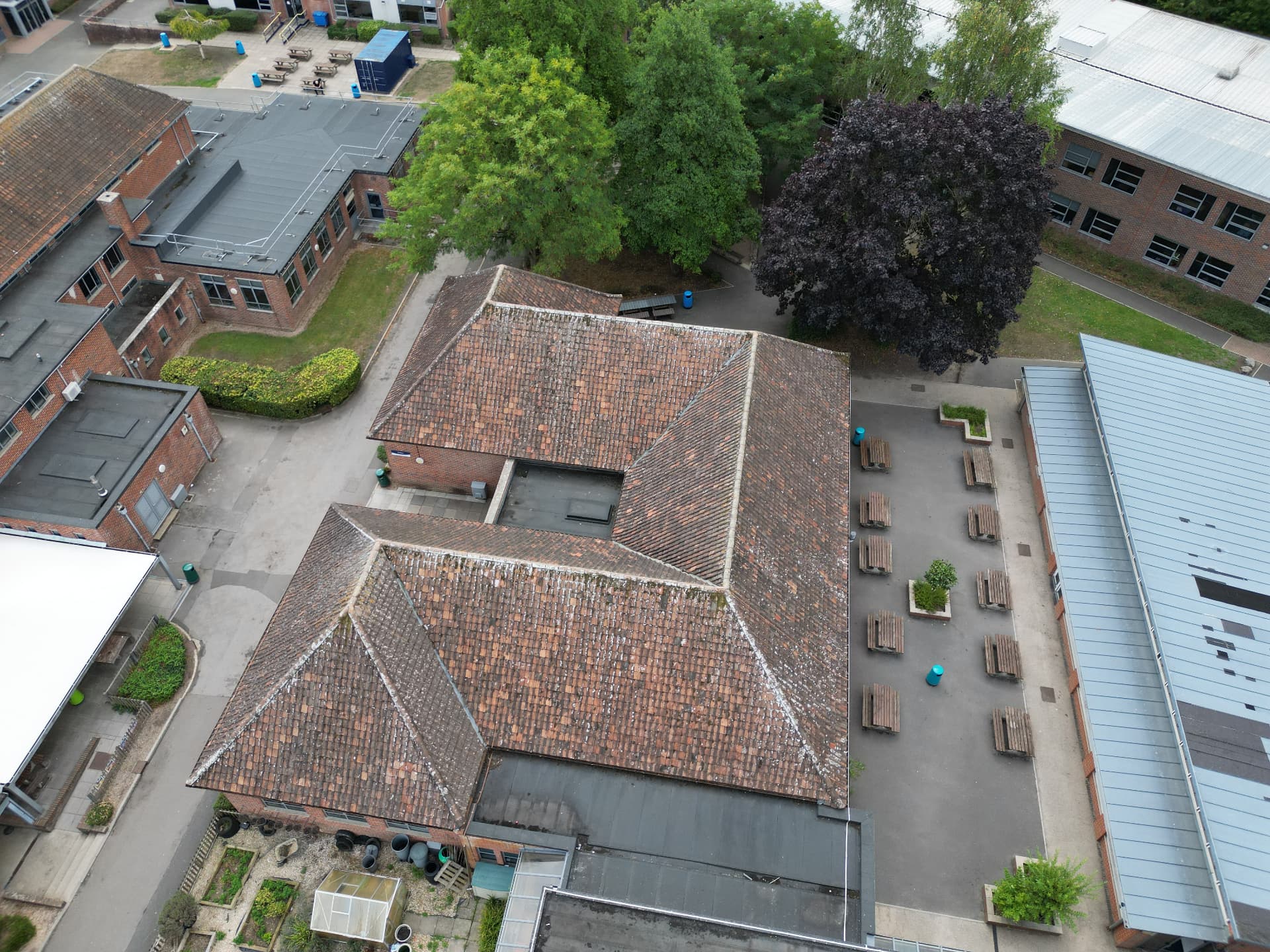 U-shaped block roof with corroded sheeting before works, Kingsbury Green Academy
